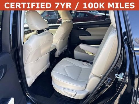 Used 2024 Toyota Highlander XLE image 17