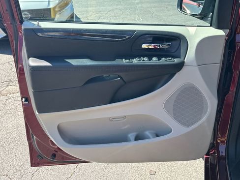 Used 2018 Dodge Grand Caravan SE FWD image 10