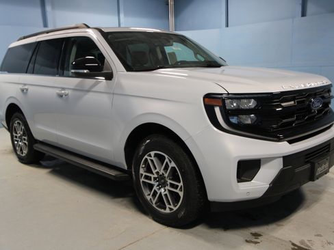 New 2026 Ford Expedition Active image 1