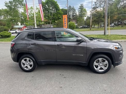 Used 2024 Jeep Compass Latitude AWD/4WD image 5