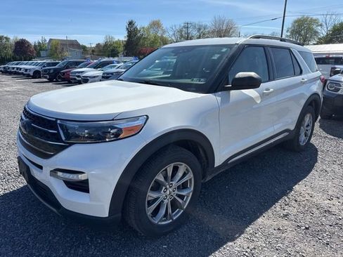 Used 2023 Ford Explorer XLT w/ Equipment Group 202A AWD/4WD image 2