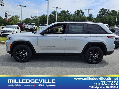 New 2025 Jeep Grand Cherokee Limited w/ Black Appearance Package image 5