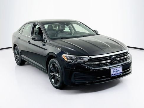 Used 2024 Volkswagen Jetta SE w/ Panoramic Sunroof Package FWD image 3