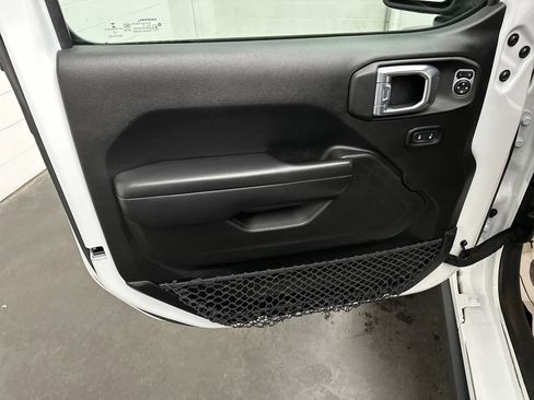 Used 2021 Jeep Wrangler Sport AWD/4WD image 18