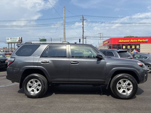 Used 2019 Toyota 4Runner SR5 AWD/4WD image 5