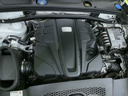 Used 2021 Porsche Macan S image 30