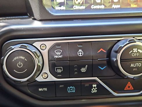 Used 2022 Jeep Wrangler Unlimited Sahara w/ Cold Weather Group image 20