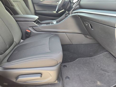 New 2025 Jeep Grand Cherokee Laredo X w/ Luxury Tech Group I image 12