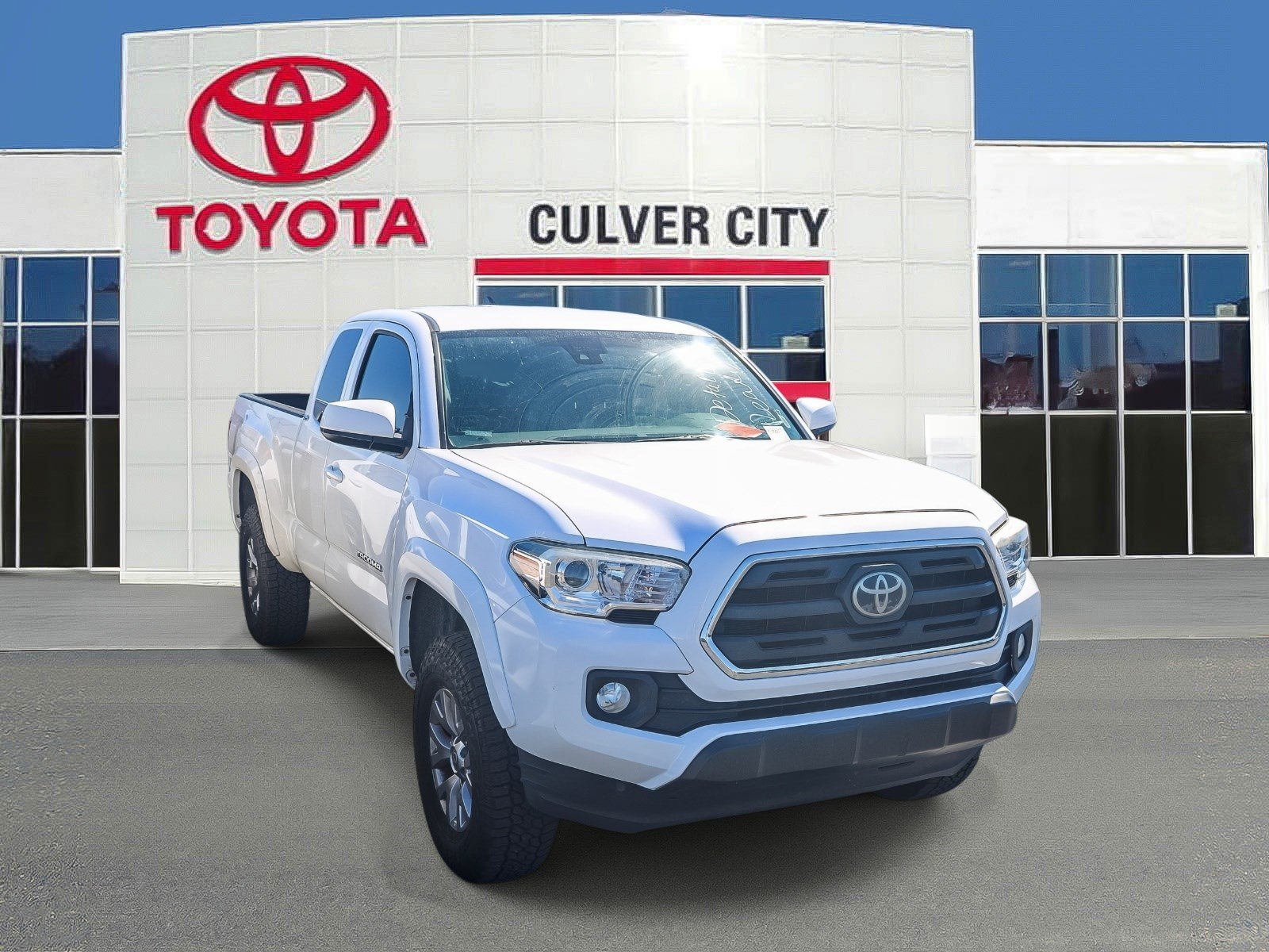 Used 2019 Toyota Tacoma SR5 AWD/4WD image 1