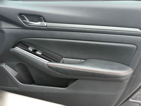 Used 2025 Nissan Altima 2.5 SR image 33