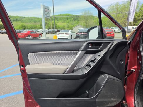 Used 2018 Subaru Forester 2.5i Premium AWD/4WD image 16