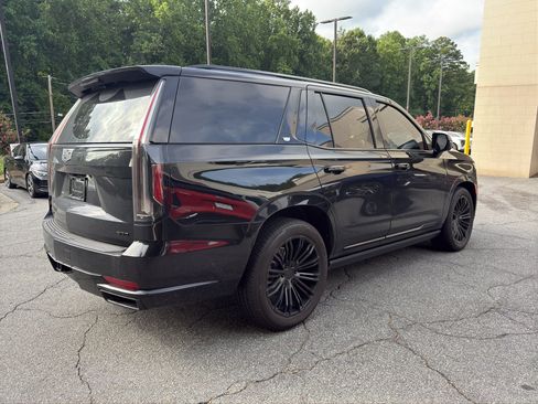 Used 2024 Cadillac Escalade Sport Platinum w/ LPO, ONYX Package AWD/4WD image 3