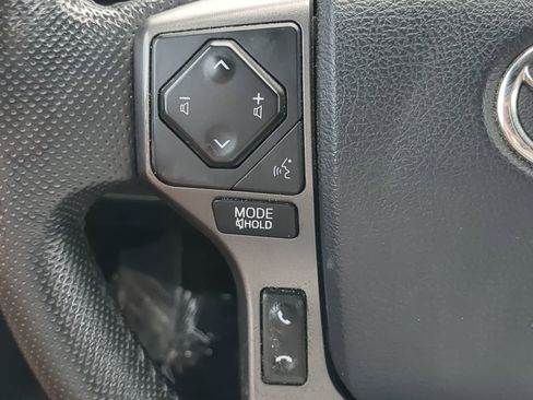 Used 2018 Toyota Tacoma TRD Off-Road image 23