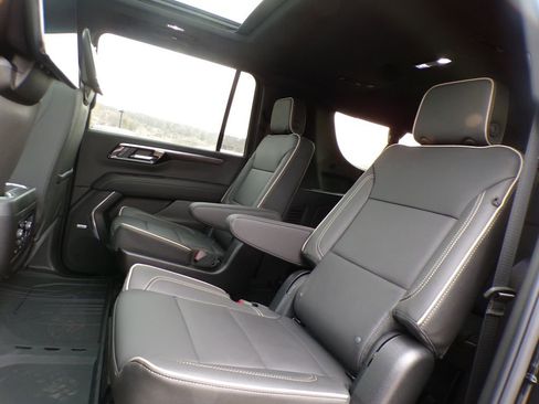 New 2026 Chevrolet Suburban Premier AWD/4WD image 19