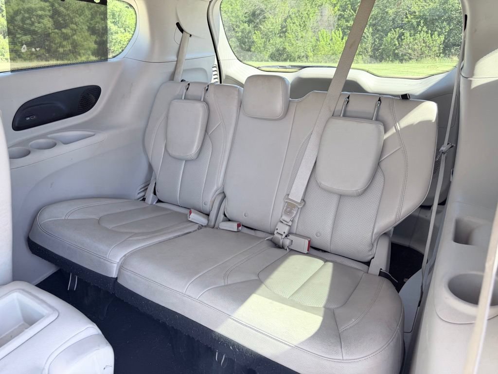 Used 2018 Chrysler Pacifica Touring-L Plus FWD image 9