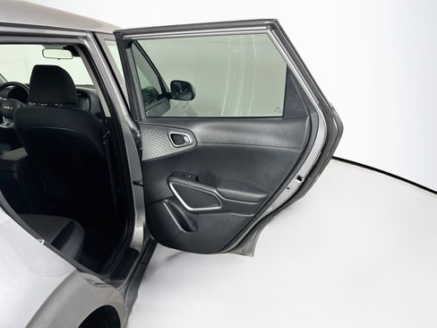 Used 2025 Kia Soul LX w/ LX Technology Package FWD image 28