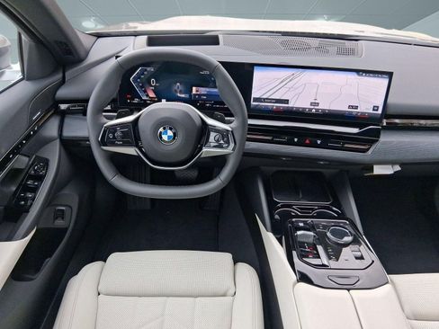 Used 2026 BMW 530i w/ Premium Package RWD image 3