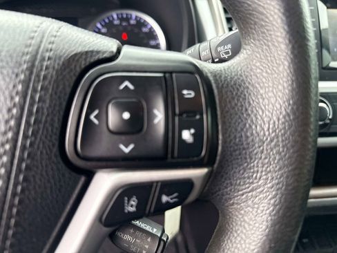 Used 2019 Toyota Highlander LE image 27