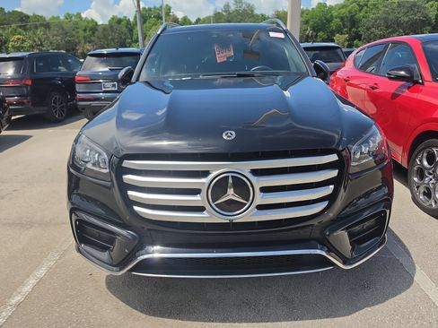 Used 2024 Mercedes-Benz GLS 450 4MATIC image 2