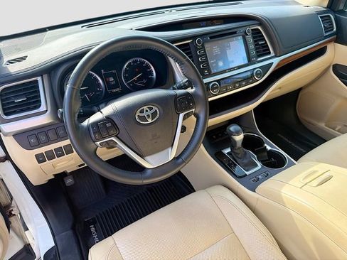 Used 2017 Toyota Highlander Limited AWD/4WD image 9