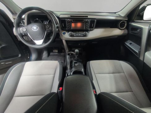 Used 2018 Toyota RAV4 LE image 10