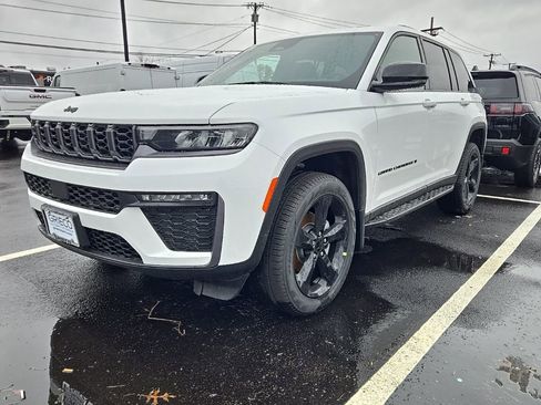 New 2026 Jeep Grand Cherokee Limited w/ Limited Altitude Package AWD/4WD image 3