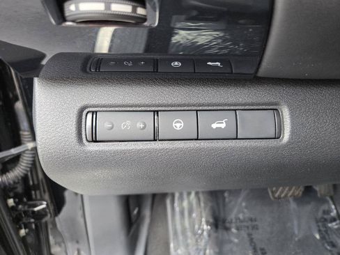 Used 2023 Nissan Pathfinder SV w/ SV Premium Package AWD/4WD image 16