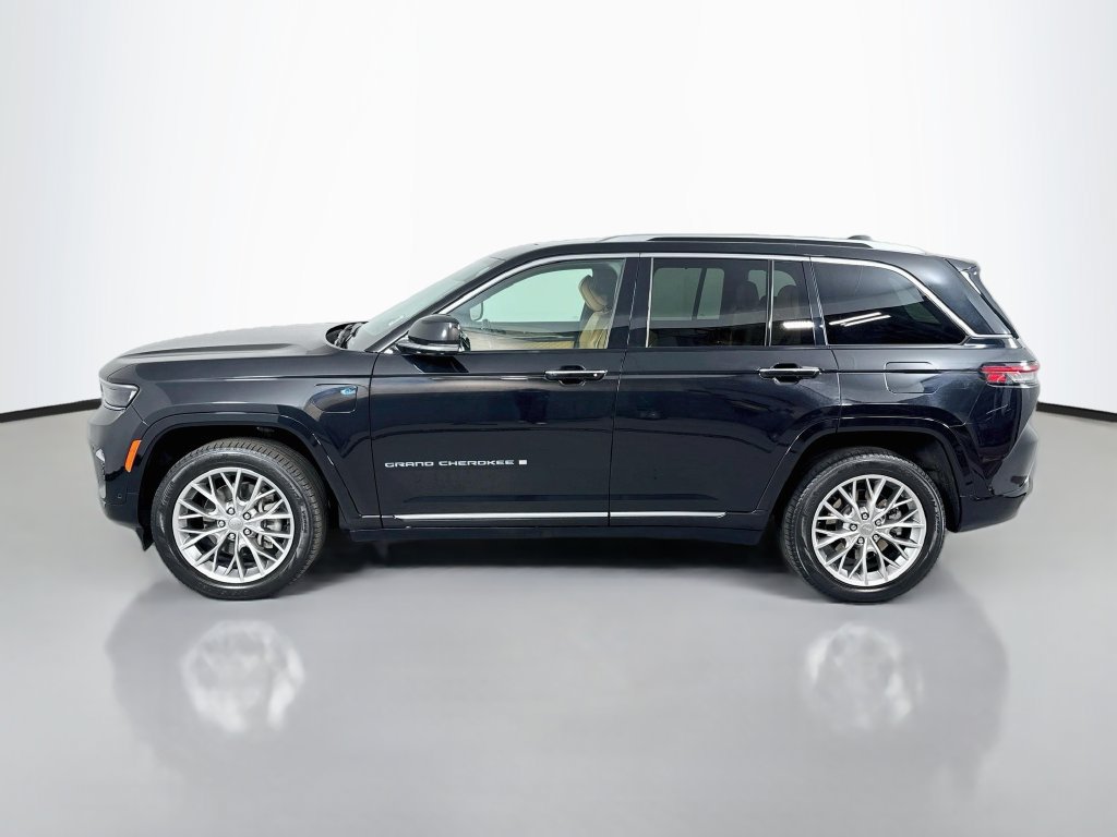 Used 2023 Jeep Grand Cherokee Summit w/ Advanced Protech Group IV AWD/4WD image 10