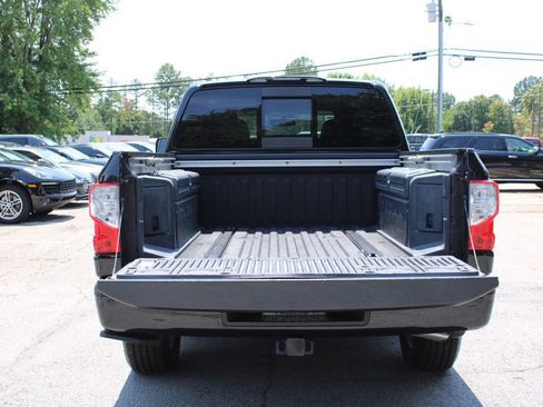 Used 2019 Nissan Titan SV w/ SV Convenience Package AWD/4WD image 9