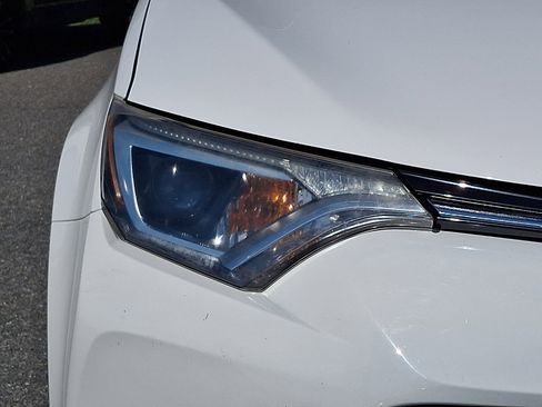 Used 2018 Toyota RAV4 LE w/ All Weather Liner Package AWD/4WD image 9