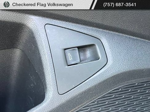 Used 2025 Volkswagen Jetta SE FWD image 17