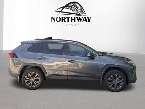 Used 2022 Toyota RAV4 XLE Premium AWD/4WD image 2