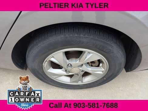 Used 2022 Hyundai Elantra SE FWD image 7