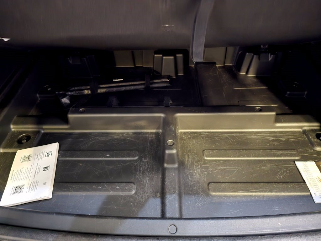 Used 2024 Chevrolet Suburban RST RWD image 46