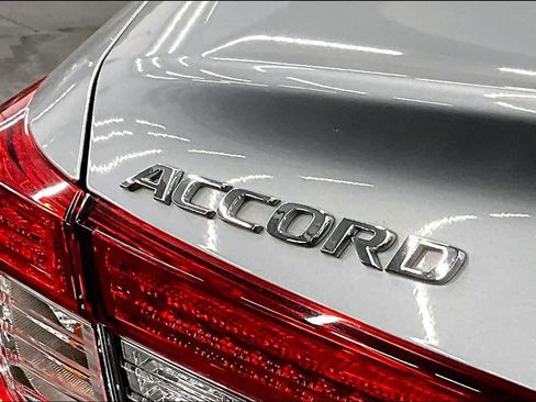 Used 2021 Honda Accord Touring image 9