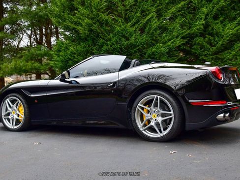 Used 2016 Ferrari California T image 4