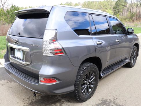 Used 2020 Lexus GX 460 Premium w/ Premium Package image 15