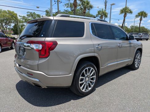 Used 2023 GMC Acadia Denali w/ Denali Ultimate Package AWD/4WD image 4