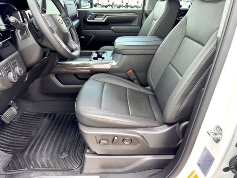 Used 2025 Chevrolet Silverado 3500 LTZ w/ LTZ Convenience Package image 12