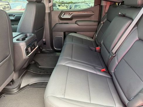 Used 2025 GMC Sierra 1500 SLT AWD/4WD image 9