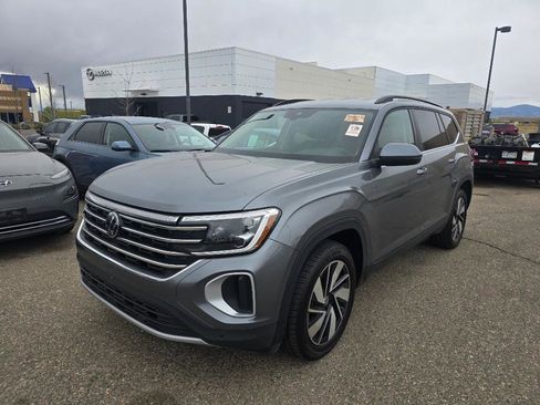 Used 2024 Volkswagen Atlas SE image 1