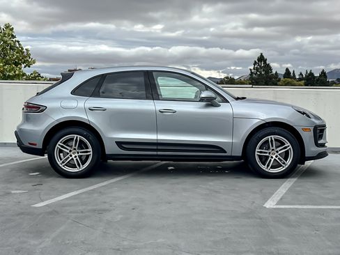 Certified 2026 Porsche Macan AWD/4WD image 10