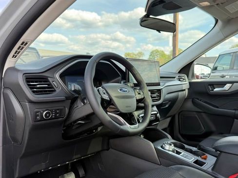 Used 2026 Ford Escape SE w/ Class II Trailer Tow Package FWD image 17