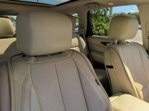 Used 2015 INFINITI QX60 FWD w/ Deluxe Touring Package image 7