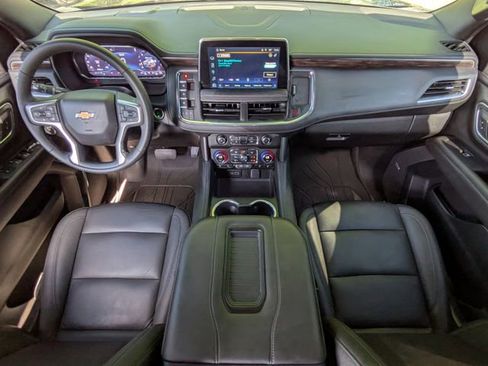 Used 2024 Chevrolet Suburban LT w/ Luxury Package image 17