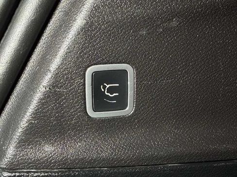 Used 2018 Chrysler Pacifica Touring Plus w/ S Appearance Package FWD image 16