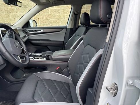 Used 2025 Volkswagen Atlas Peak Edition SE AWD/4WD image 18