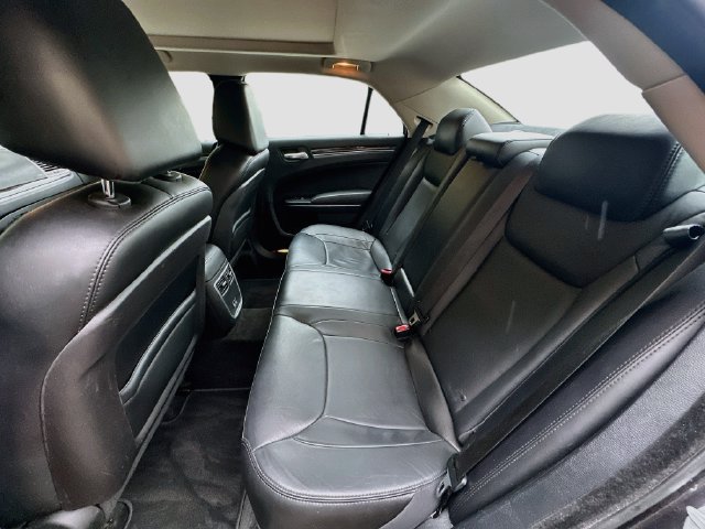 Used 2015 Chrysler 300 Limited RWD image 26