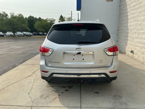 Used 2014 Nissan Pathfinder SV AWD/4WD image 8