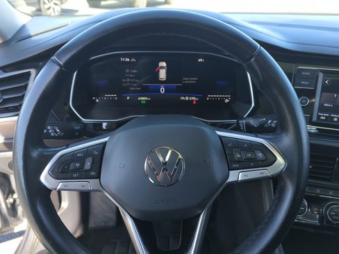Used 2024 Volkswagen Jetta SE image 9